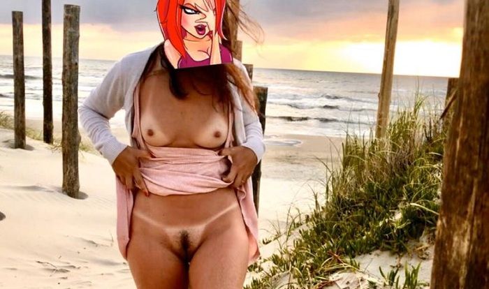 Esposa quase toda pelada na praia