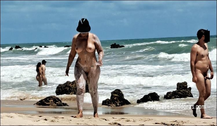 Coroa-em-fotos-amadoras-pelada-na-praia-2 